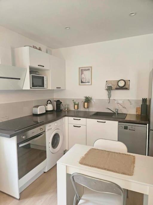 "La Tour", Logement Cosy, Au Calme Vertrieu Luaran gambar