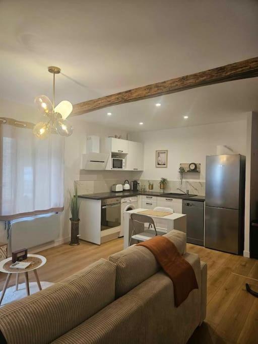 "La Tour", Logement Cosy, Au Calme Vertrieu Luaran gambar